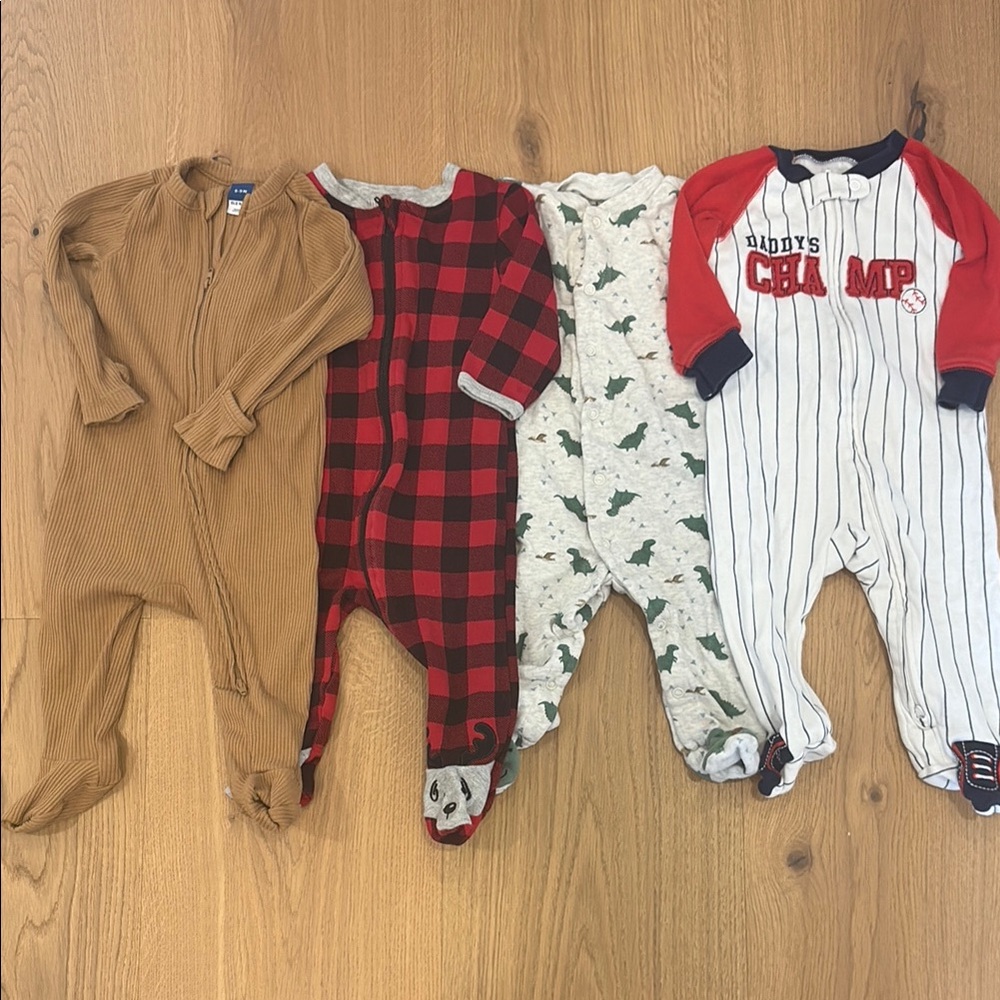 Lot of Footed Pajamas 6-9 mths